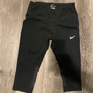 NIKE women capri leggings! SIZE Small
